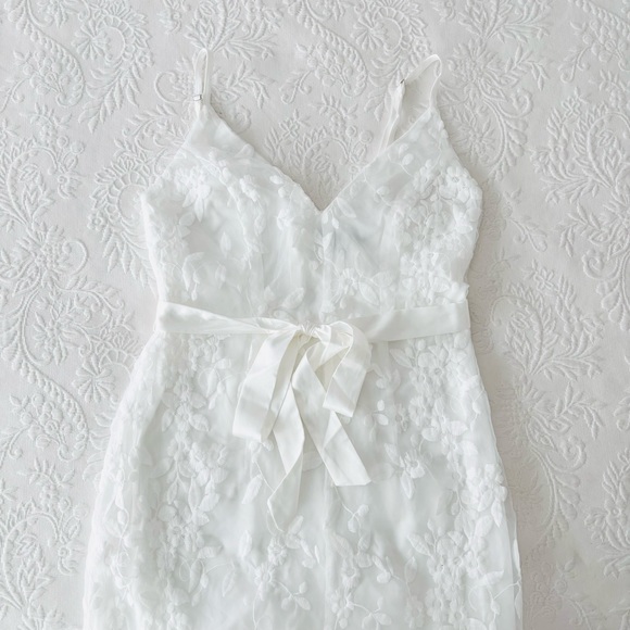 NWOT Lulus Forever Fanciful White Floral Embroidered High-Low Midi Dress XSmall - Picture 3 of 8